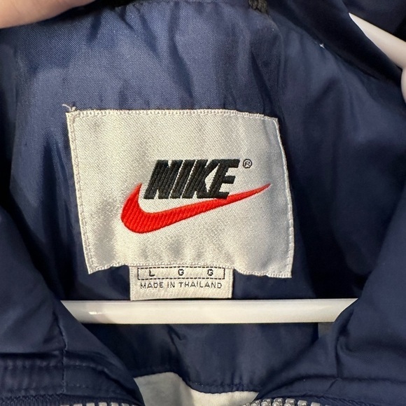 Nike Vintage Red, White, and Blue Men’s Windbreaker - Picture 10 of 12